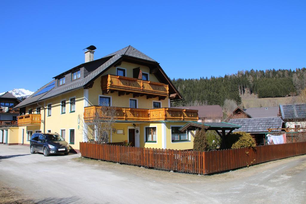 Haus Dorfer Bed and Breakfast Mariapfarr Exteriör bild