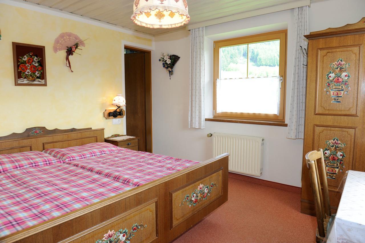 Haus Dorfer Bed and Breakfast Mariapfarr Exteriör bild