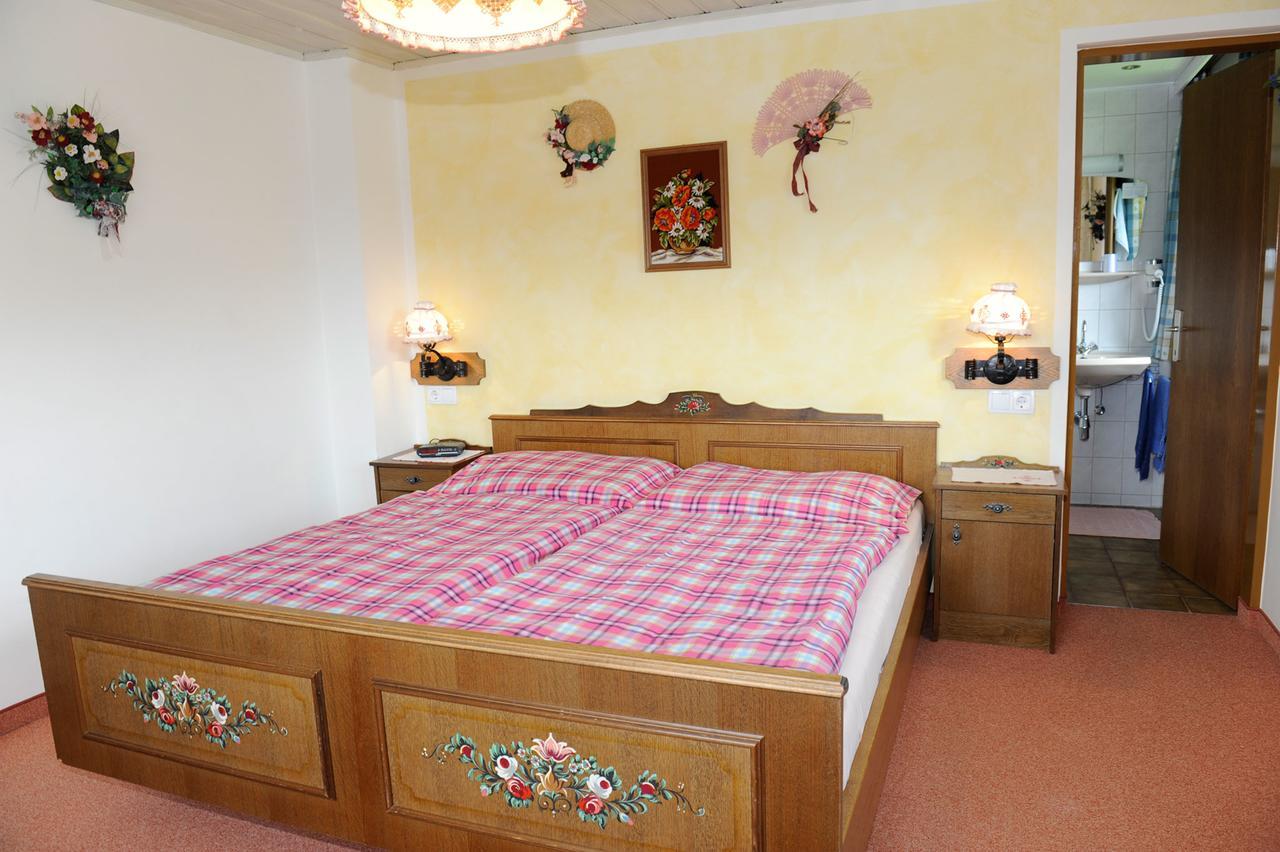 Haus Dorfer Bed and Breakfast Mariapfarr Exteriör bild