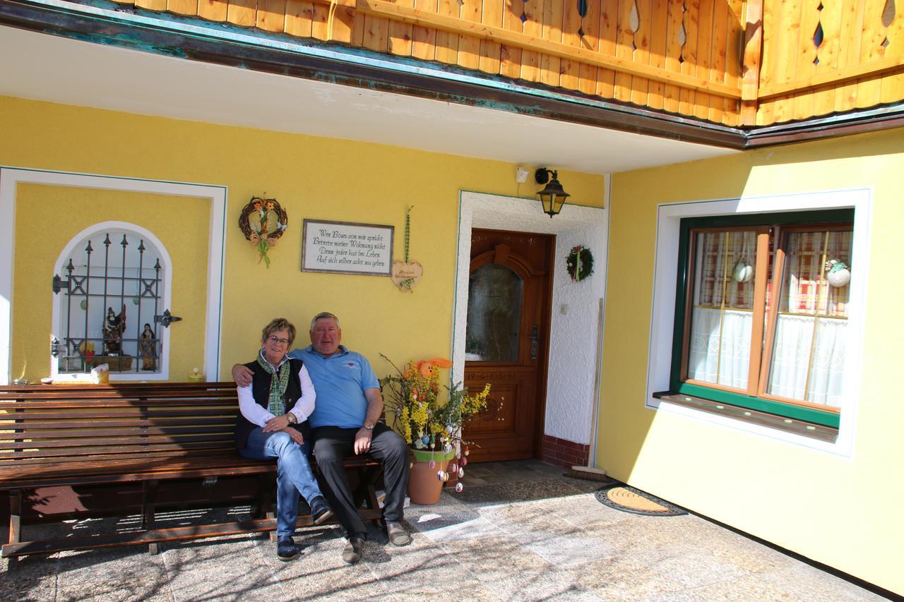 Haus Dorfer Bed and Breakfast Mariapfarr Exteriör bild