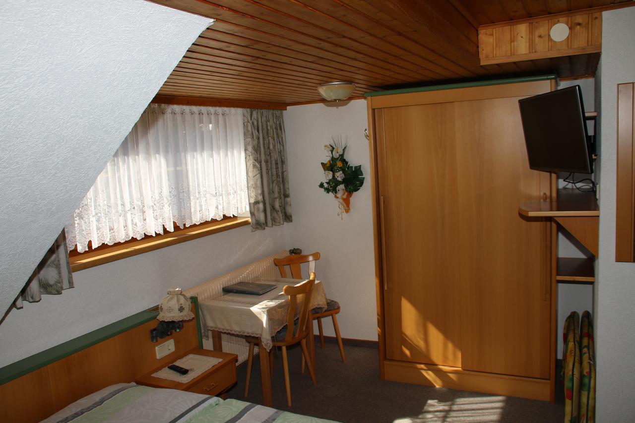 Haus Dorfer Bed and Breakfast Mariapfarr Exteriör bild