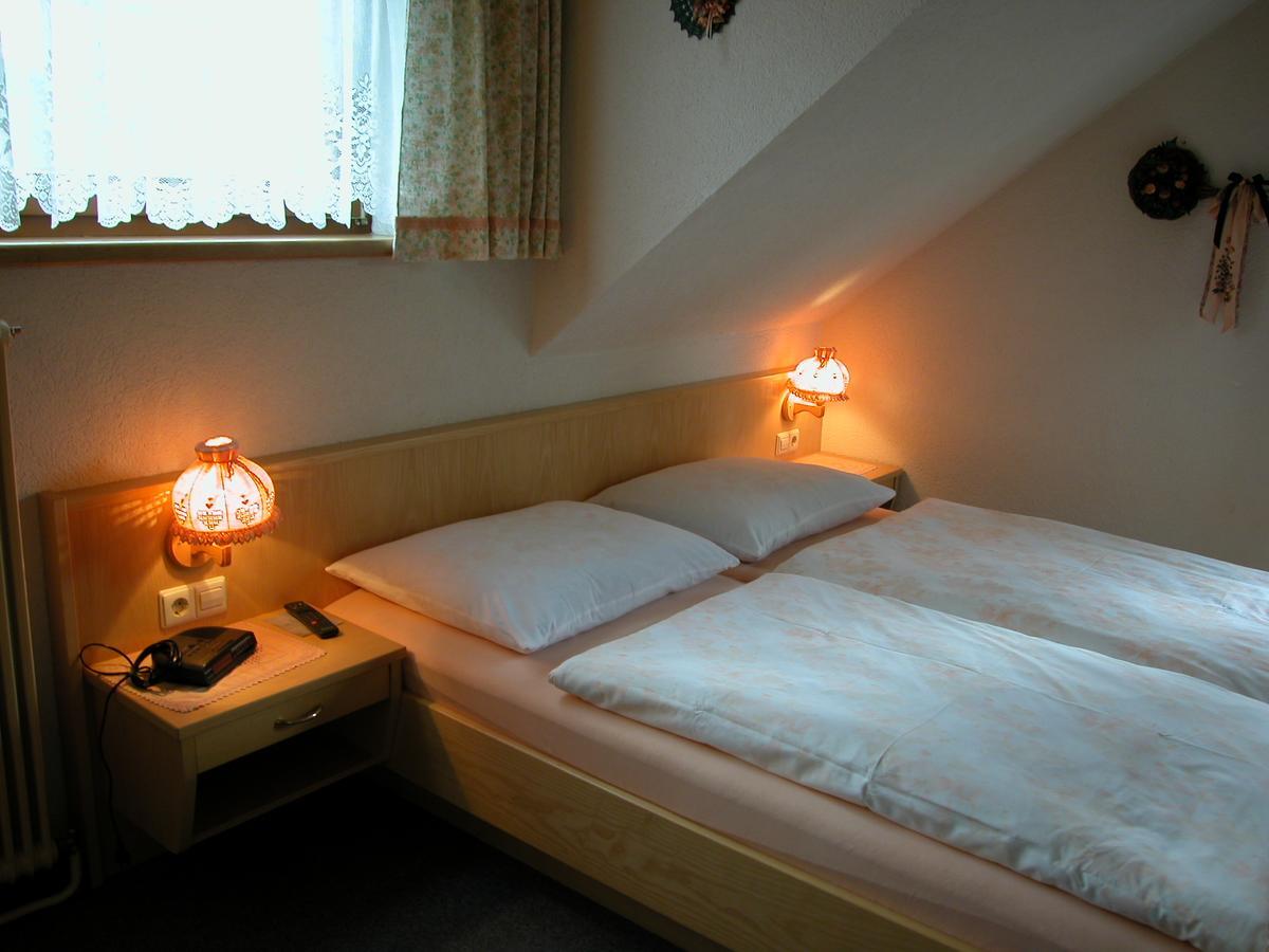 Haus Dorfer Bed and Breakfast Mariapfarr Exteriör bild