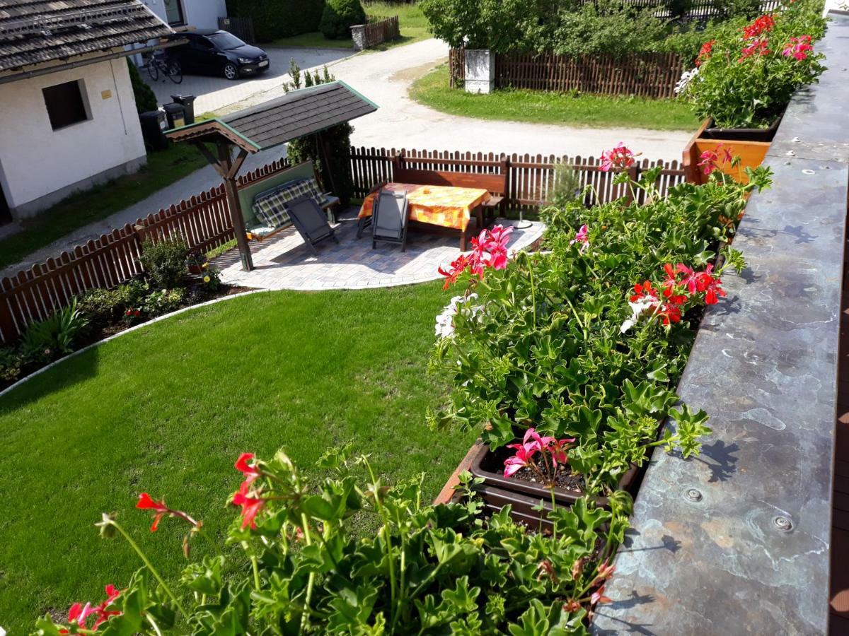 Haus Dorfer Bed and Breakfast Mariapfarr Exteriör bild
